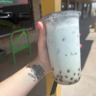 Butterfly pea milk tea with black boba. So good not too sweet but definitely sweet enough. Sweetness levels and ice levels can be adjusted