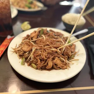 T-12. Pad Thai with chicken