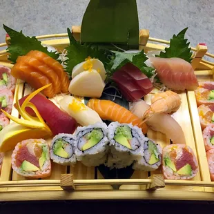 Amazing roll, &amp; the sushi sashimi combo