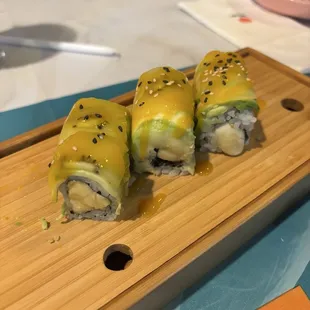 Kiwi banana sushi, it's so good. Never had this type of sushi before.