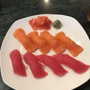 Salmon and tuna nigiri
