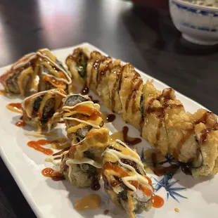 IG: ea_yelpelite  Crazy Volcano Roll (6pcs) Las Vegas Roll (8pcs)