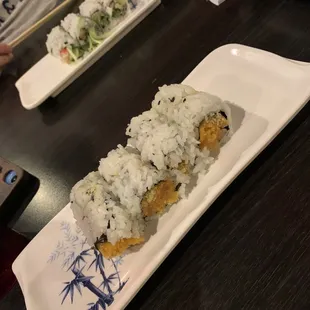 Spicy salmon roll