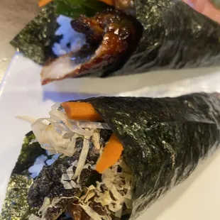 Salmon skin hand roll