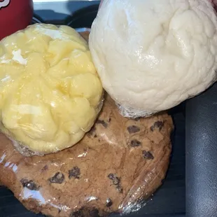 Custard bun, red bean bun &amp; chocolate chip cookie