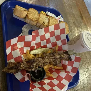 Garlic beef and garlic bread