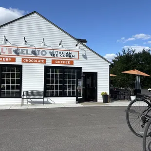 Right next to the towpath, this gelato place was a delightful stop!