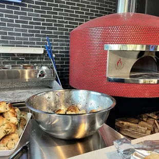 Garlic knots &amp; pizza oven