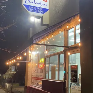 outside - THEY MOVED TO 102 RICHMOND DRIVE NE