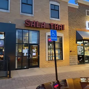 the outside of a restaurant