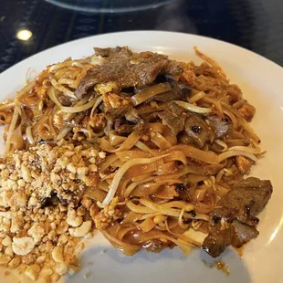 Beef pad Thai (level 2) one of my favorites!