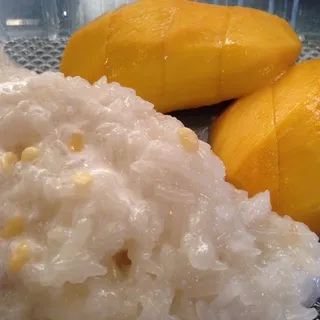 Sweet sticky rice with mango