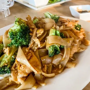 N4. Pad See Ew Noodle