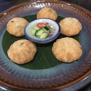 KANG KAO PEUAK (Taro Samosa)