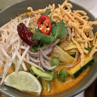 KAO SOY (Northern Style Curry Noodle Soup)