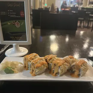 Spicy crunchy salmon roll