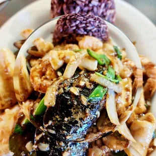 BROWN RICE PLATE WITH COMBINATION SEAFOOD