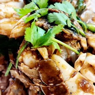 PAD GARLIC SEAFOOD, SHRIMP , GREEN MUSSELS &amp; CALAMARI