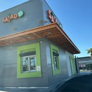 This is what they look like just a drive through and they&apos;re very fast and the salads are made fresh to order.