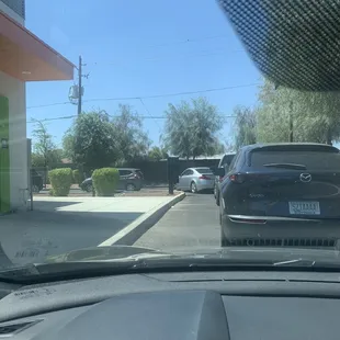 1 hr in the drive-thru... could have made it most of the way from Phoenix to Tuscan in that time.