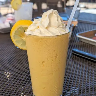 Mango Lemonade Freeze | Instagram: @telephonesmoothie