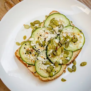 Hummus cucumebr toast