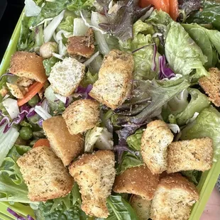 Small salad with croutons