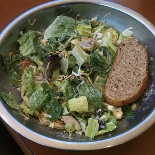 Salata salad w/chicken