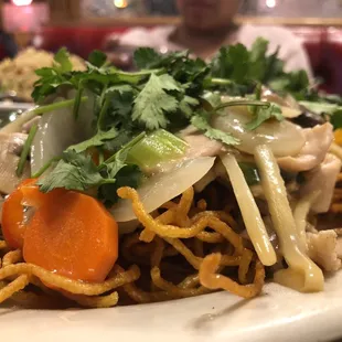 Crispy chow mein noodles