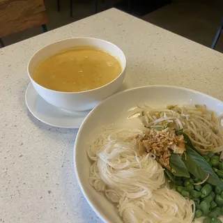 Vermicelli with Turmeric Chicken Curry