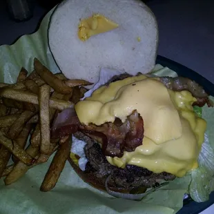 &quot;South Texas Burger&quot; with grilled jalapeños/onions. [Innie]