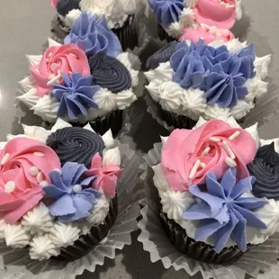 cupcakes decorated with pink and blue flowers