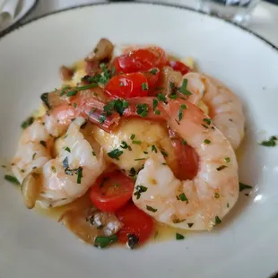 This is the shrimp scampi which I feel like should be called Ode to Scampi, it takes this dish to a whole &apos;nother level