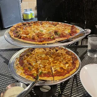 Cheese and giardinara Supreme Pizza