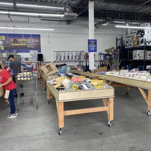 They still have a few things that need they are selling knowing they do not work !