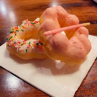 Birthday cake and strawberry mochi donuts are a must try!!!