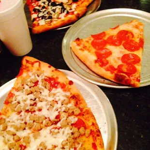This place had very delicious pizza one of the best I had here in Richardson!!! I will be back...