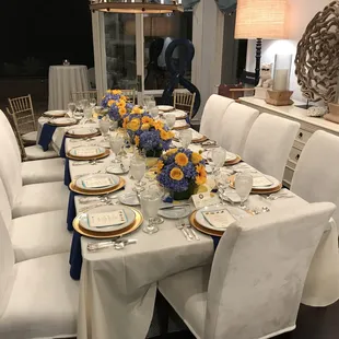 An elegant sit down dinner