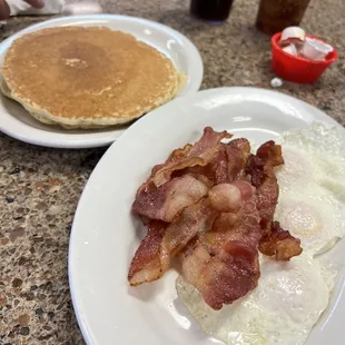 2/2/2 meal all bacon with an extra egg