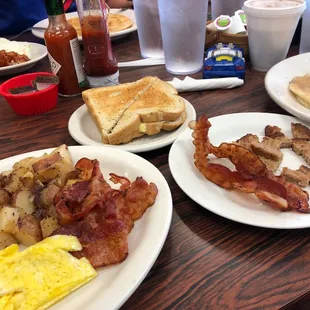 Excellent no frills breakfast spot!