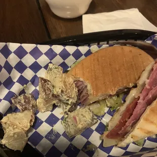 Sallyforth Taproom