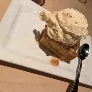 Apple cinnamon Chef Whim&apos;s Bread Pudding