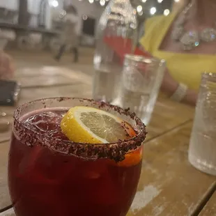 Cóctel la chulis ( con flor de Jamaica  )