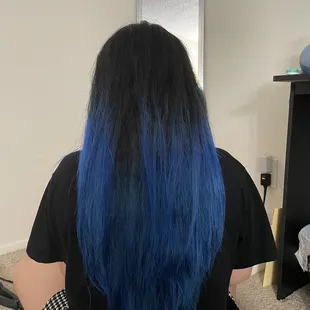 After she cut it. That V-shape is there because she rounded it, but you can see NO LAYERS here