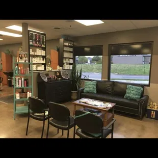 SalonAvalon&apos;s  front area