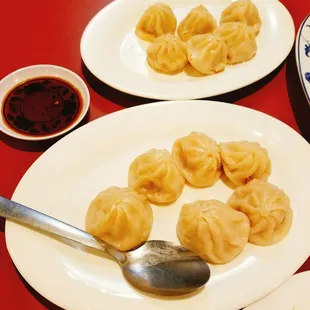 Soup dumplings made with pork and veggie (small)