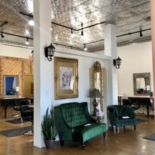 Seriously! To die for interior. I have always loved that art piece.
