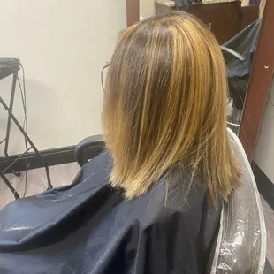 Mrs Karen cut my hair and touch up my color love  it