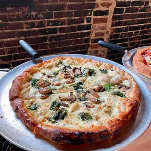 food, pizza