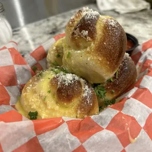 Homemade Garlic Knots - 4 Pieces